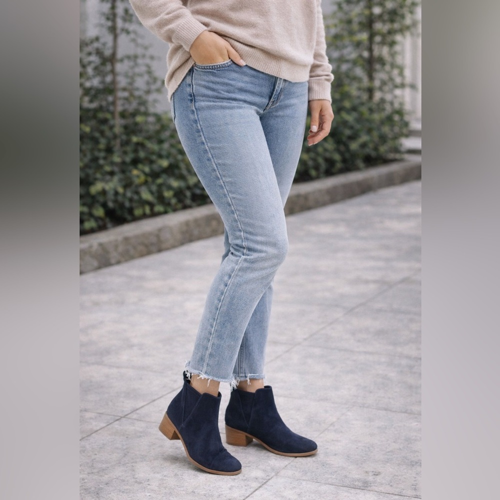 Toms Navy Blue Suede Ankle Boots – Block Heel Chelsea Style 7.5 US / 38 EU